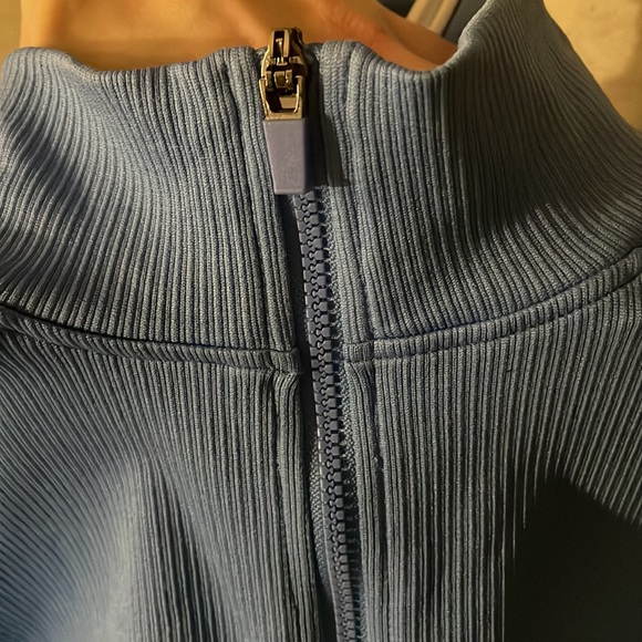 Blue zip up long sleeve shirt. Gréât for under ski-gear. - Picture 2 of 5